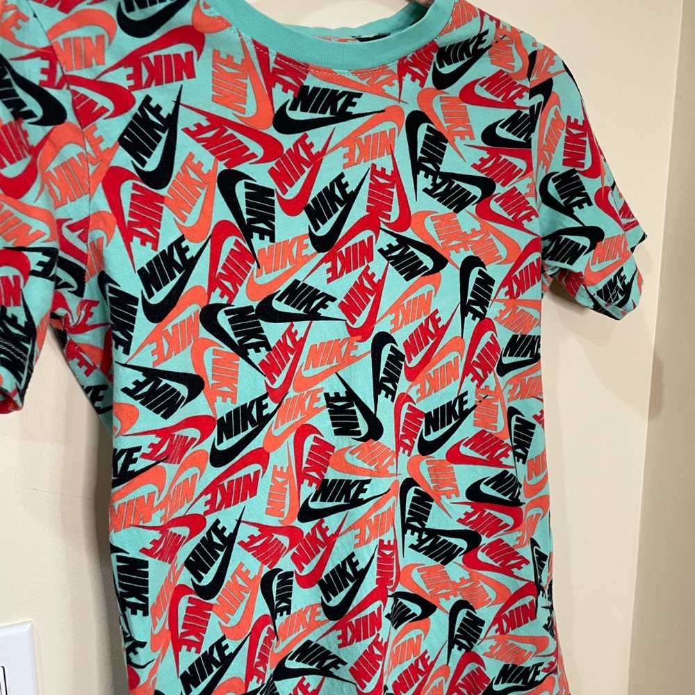 $1 when bundled ⚡️ Nike Retro Print Shirt
